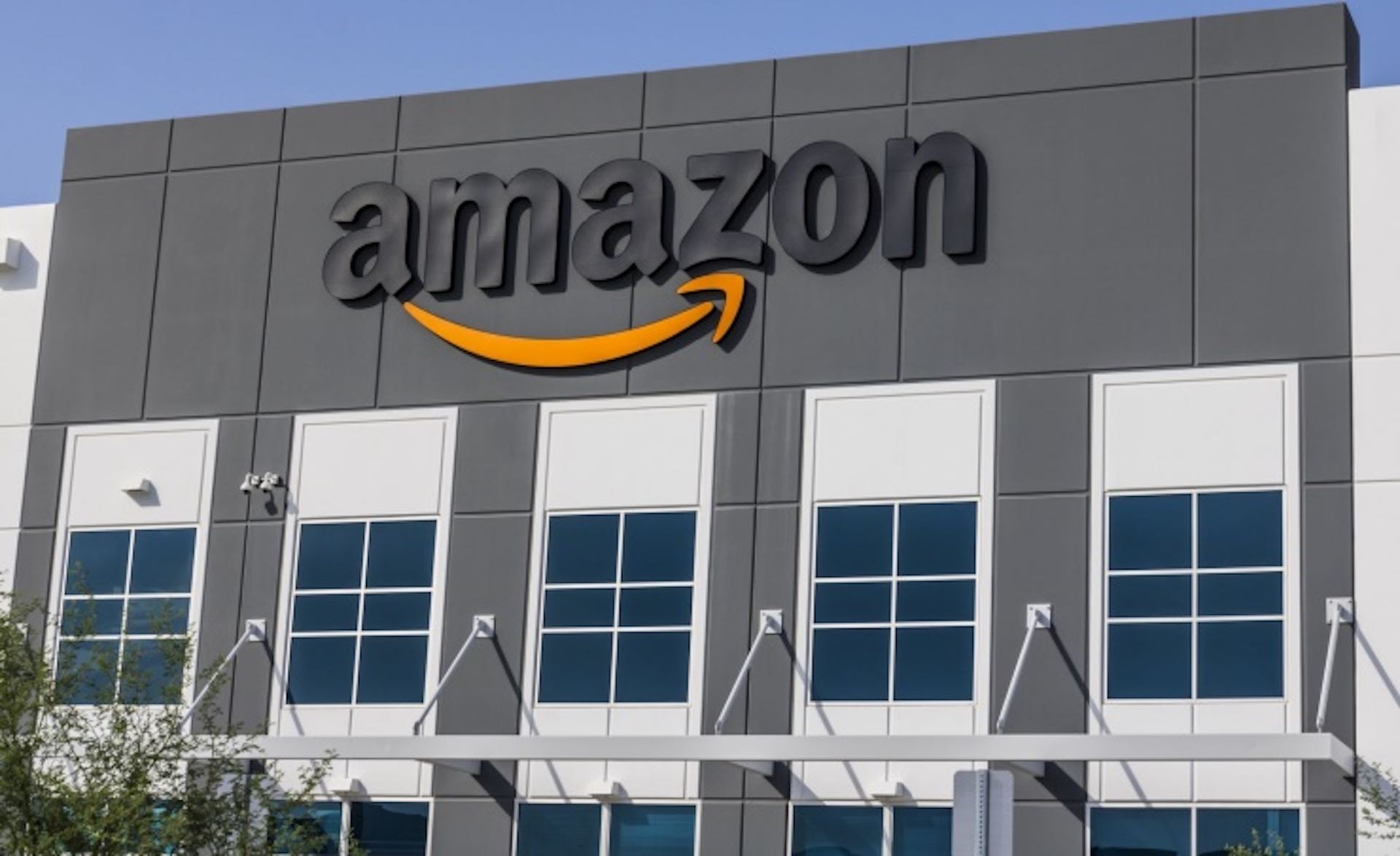 Warehouse and transportation workers at Amazon receive higher hourly wages